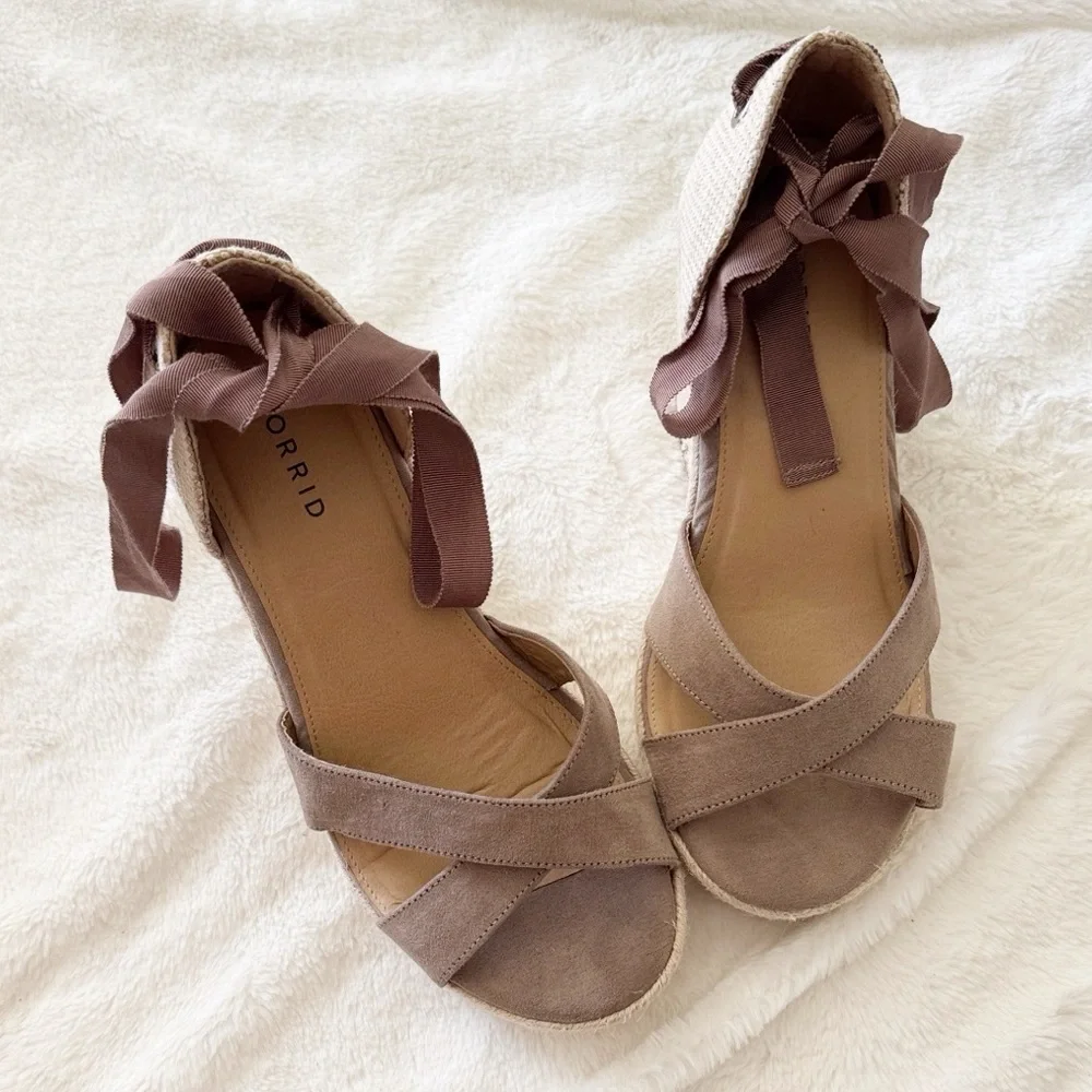 Torrid taupe platform Espadrille wrap Sandals with Ribbon Ties size 9.5 wide